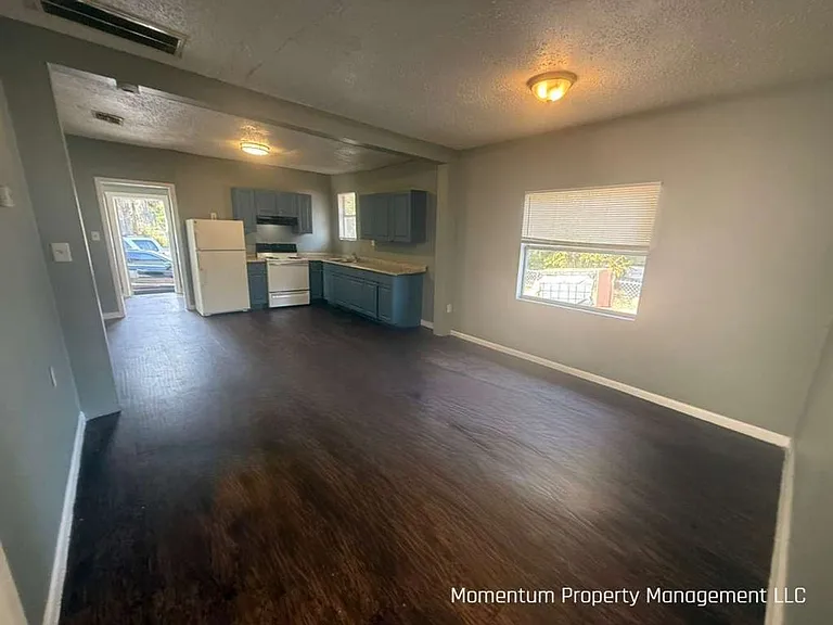 836 Martin Luther King Jr Ave — Photo 10