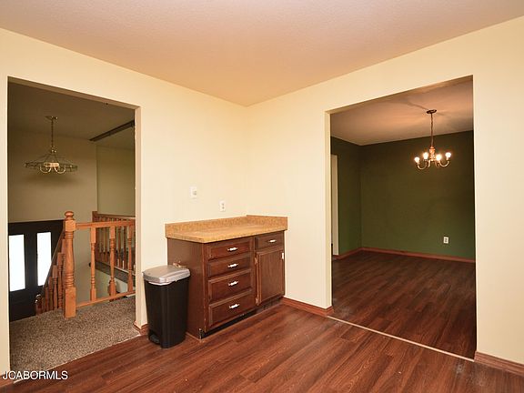 4th image of 4417 Village Dr