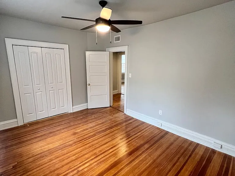 402 N Sheppard St — Photo 16
