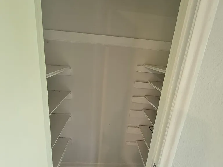 10221 Bretton Dr — Photo 12