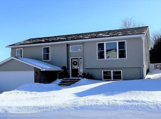 652 Augusta Cir, Yankton, SD 57078
