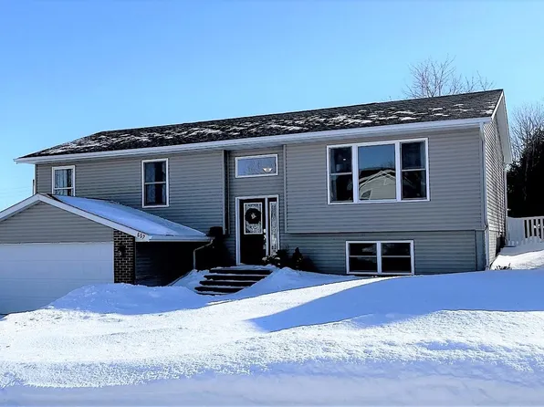 652 Augusta Cir, Yankton, SD 57078