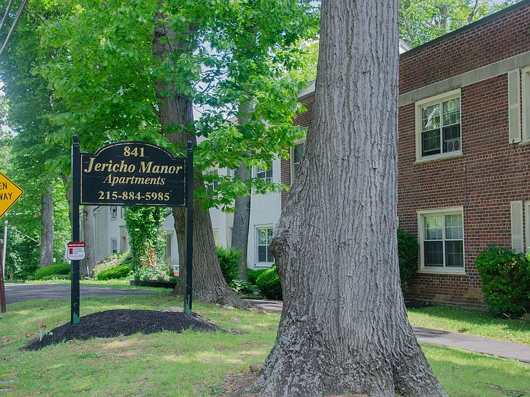 Jericho Manor Apartments — Photo 52