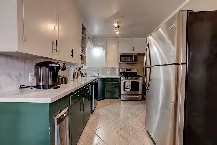 2 bed, 889 sqft, $1,599 — Photo 4