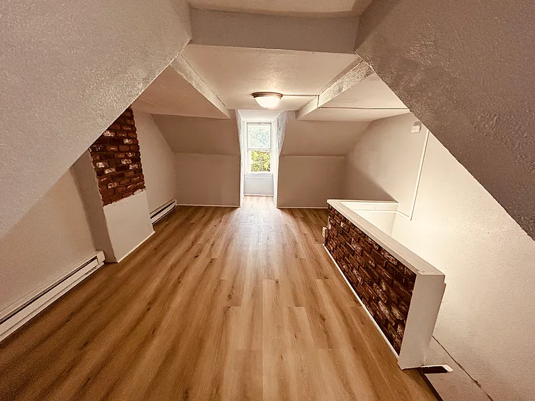 214 N Hall St — Photo 8