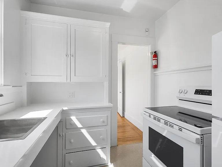 1106 Park Ave #9 - 1 Bed | 1 Bath — Photo 11