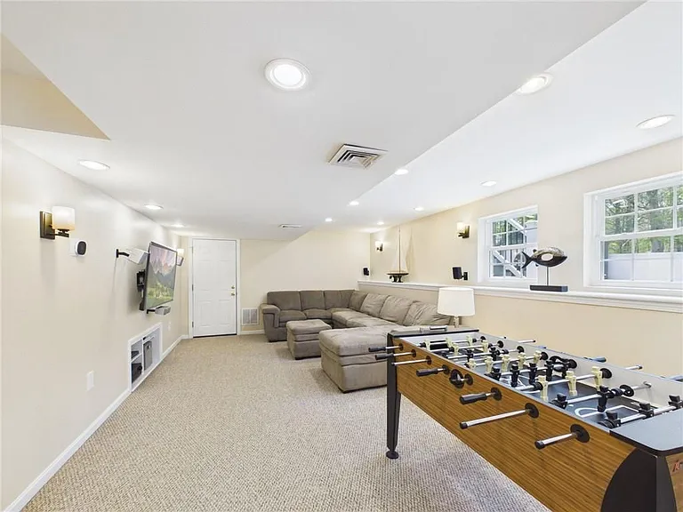 23 Beechwood Hollow St — Photo 39