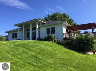 11400 E Richlyn Rd, Suttons Bay, MI 49682