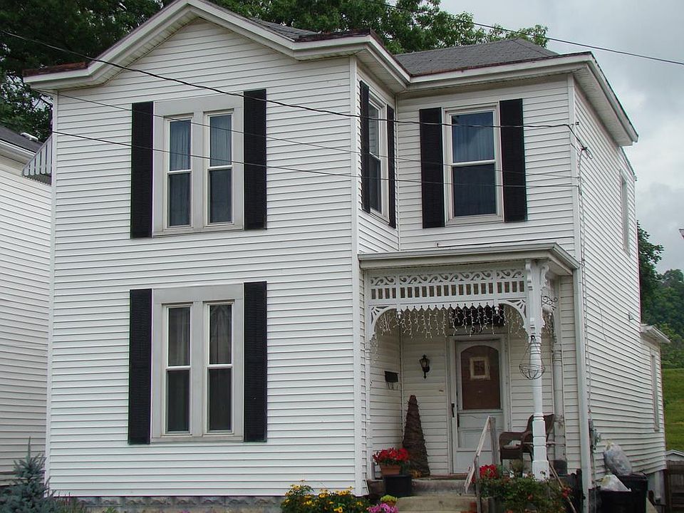 2nd image of 919 E 2nd St