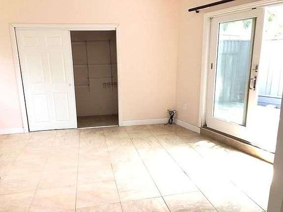 5th image of 384 McCovey Ln