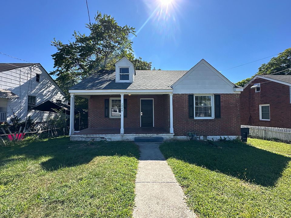 1st image of 1040 Hunt Ave NW