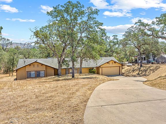 4th image of 30159 Horseshoe Dr