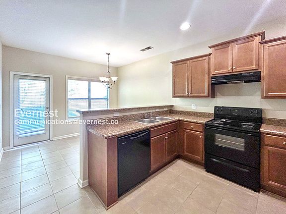 4th image of 535 Broughton Dr
