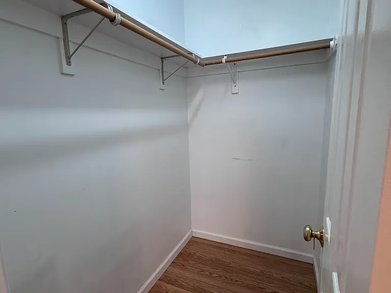 320 Springside Dr — Photo 10