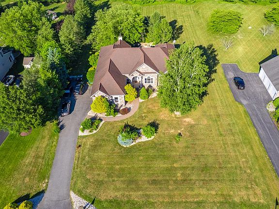 2nd image of 123 Chase Hollow Dr