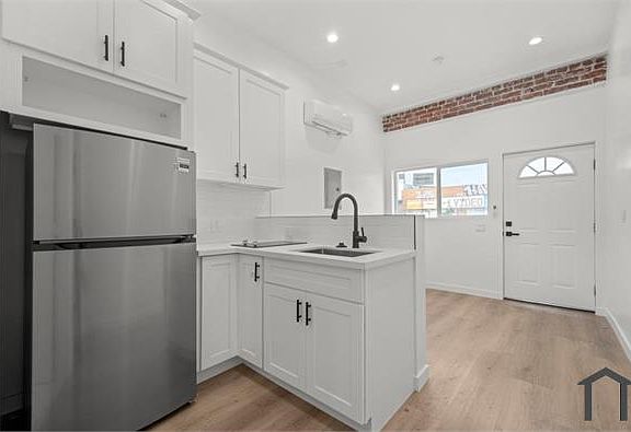 4th image of 4418 W Pico Blvd #19