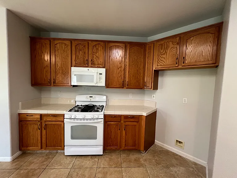 1003 Duxbury Ct — Photo 7