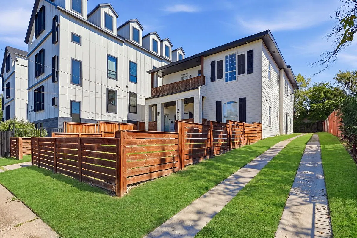 506 N Lancaster Ave — Photo 2