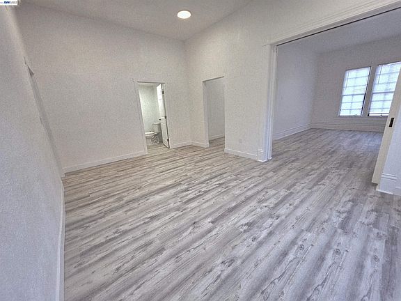 3rd image of 220 E Lodi Ave