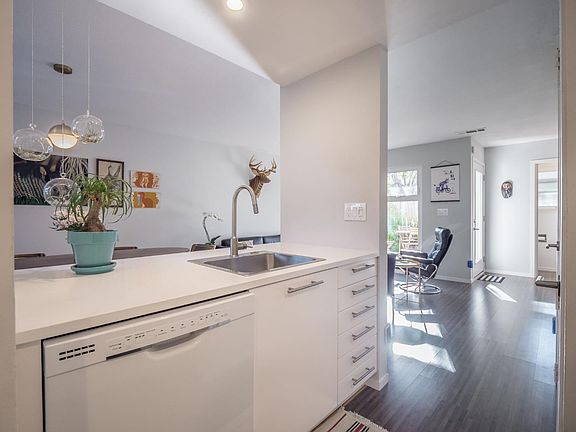 3rd image of 137 Palo Verde Ter