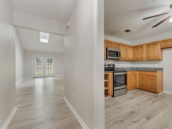 5th image of 2697 Poplar Dr