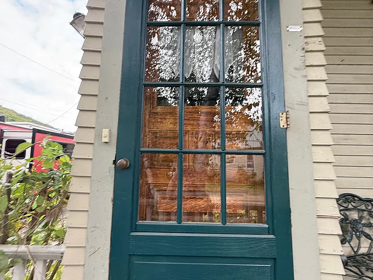 30 Laurel Ave — Photo 3