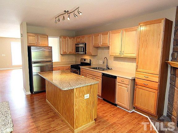 4th image of 104 McGregor Dr