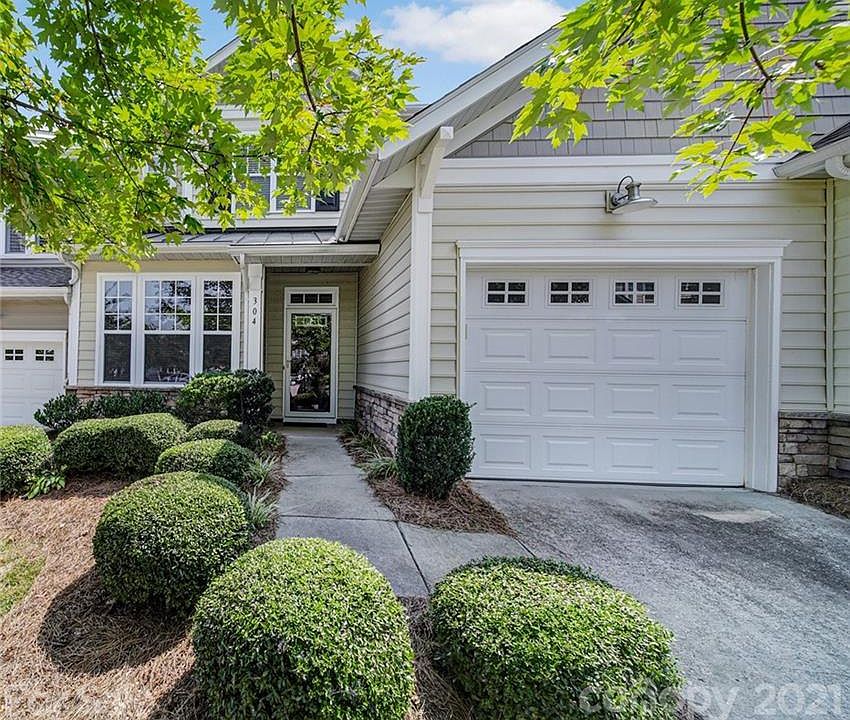 1st image of 304 Park View Dr