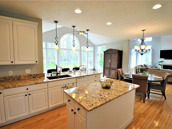 2nd image of 26991 Waterside Dr