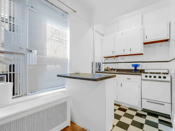 44-14 Newtown Road image 5 of 11