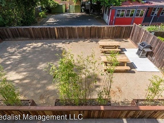 3rd image of 411 1st St #411