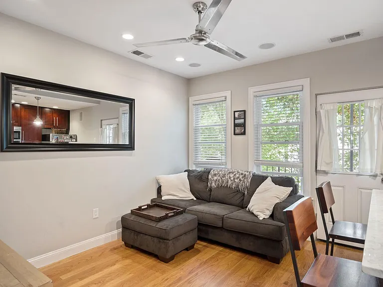 19 Burrill Pl #3 — Photo 4