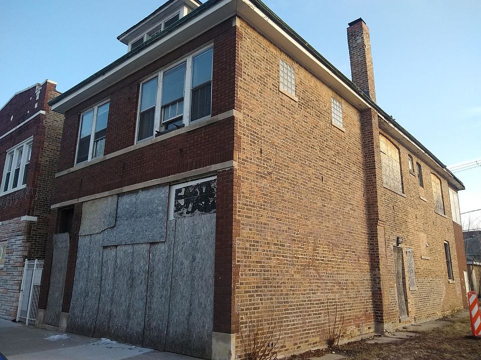 2nd image of 2555 W 69th St