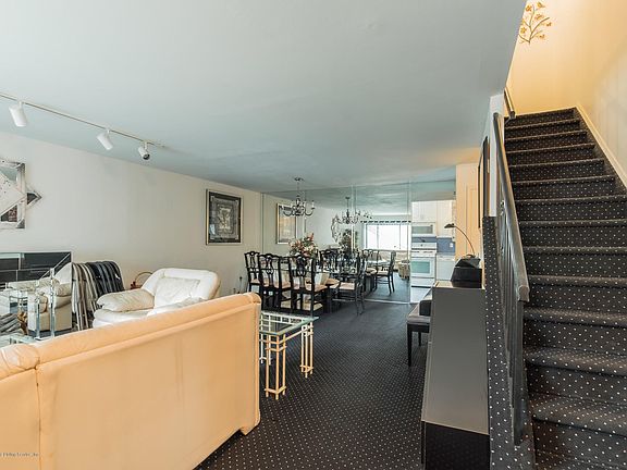 3rd image of 76 Arrowood Ct