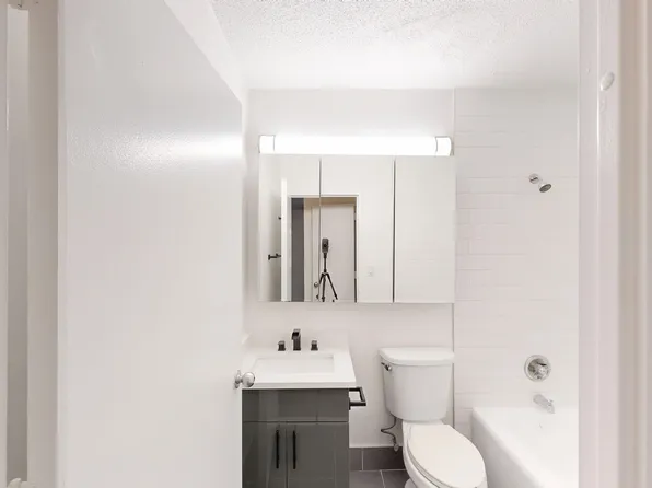 401 East 34th Street image 4 of 9