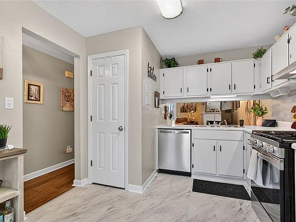 5th image of 3466 Lee Ct NW
