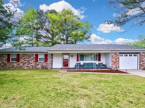 1108 King Arthur Dr, Chesapeake, VA 23323