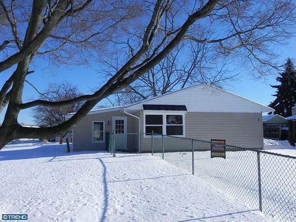 3rd image of 70 Lilac Ln