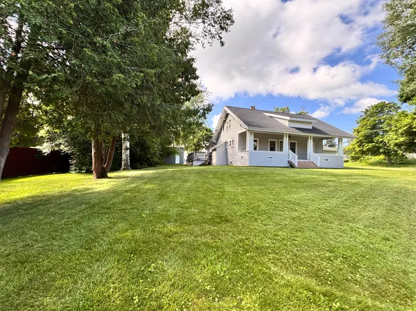 323 Emmett St, Sault Sainte Marie, MI 49783