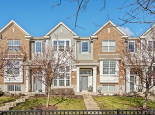 2819 Blakely Ln, Naperville, IL 60540