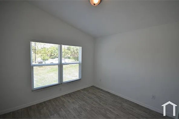 2225 Carver Ave — Photo 5