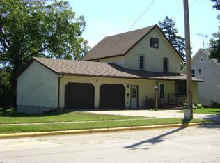 419 8th St E, Cresco, IA 52136