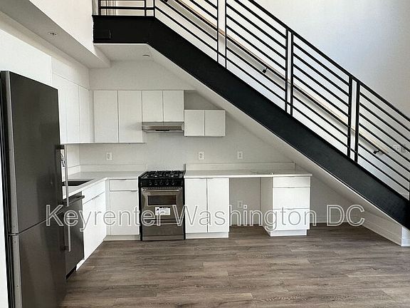 4th image of 1460 Belmont St NW Unit 302