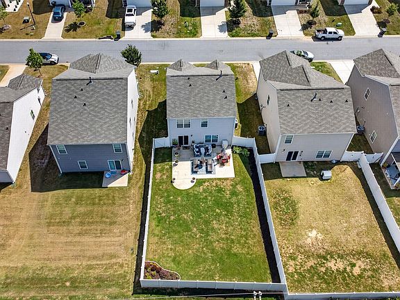 3rd image of 139 Boxbury Way