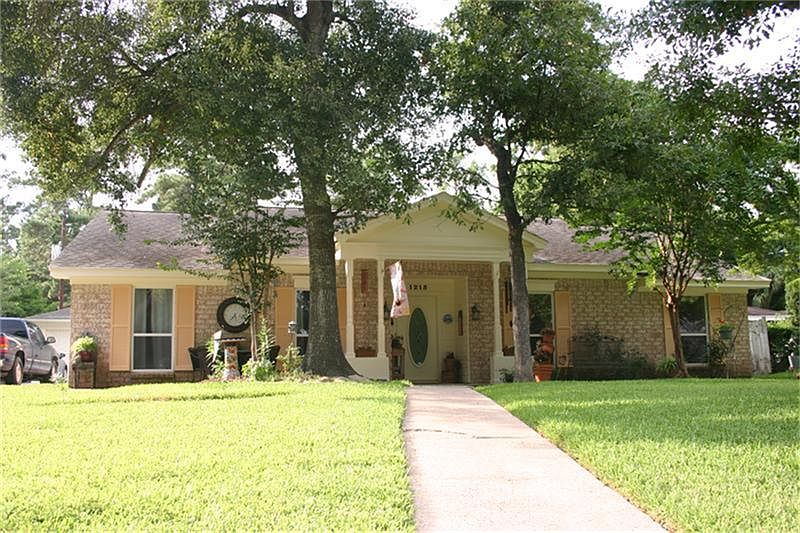 1215 Calderwood Dr. Houston, TX. 77073