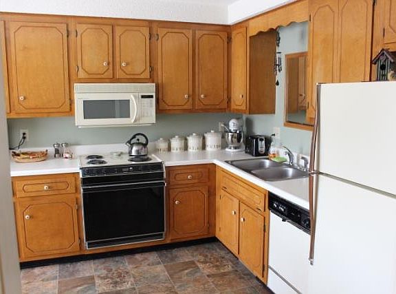 3rd image of 3050 Woody Ln