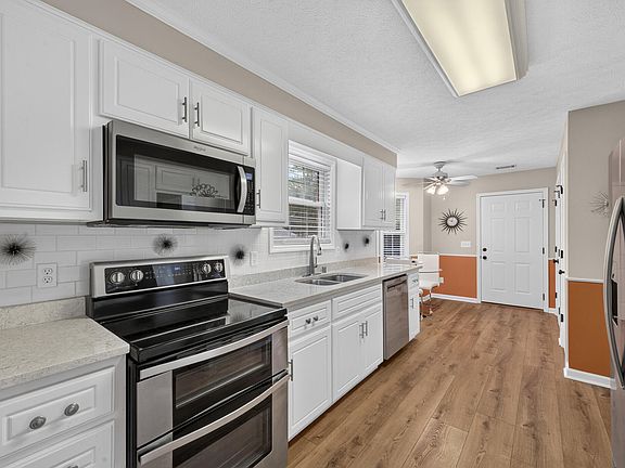 4th image of 605 Clarendon Pl