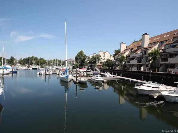 105 Harbor Dr, Stamford, CT 06902