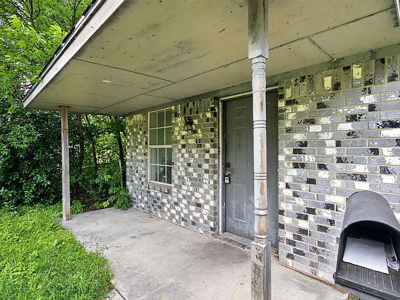 3rd image of 1003 S 4th St