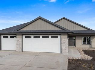 2412 Saddle Ridge Dr, Sioux Falls, SD 57110